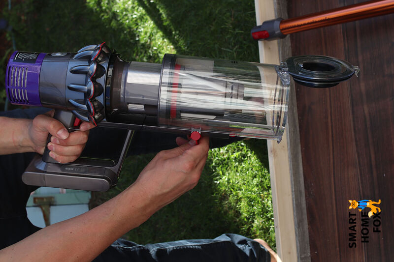 Comparing the emptying mechanism of the Dyson V8 vs V10 Absolute
